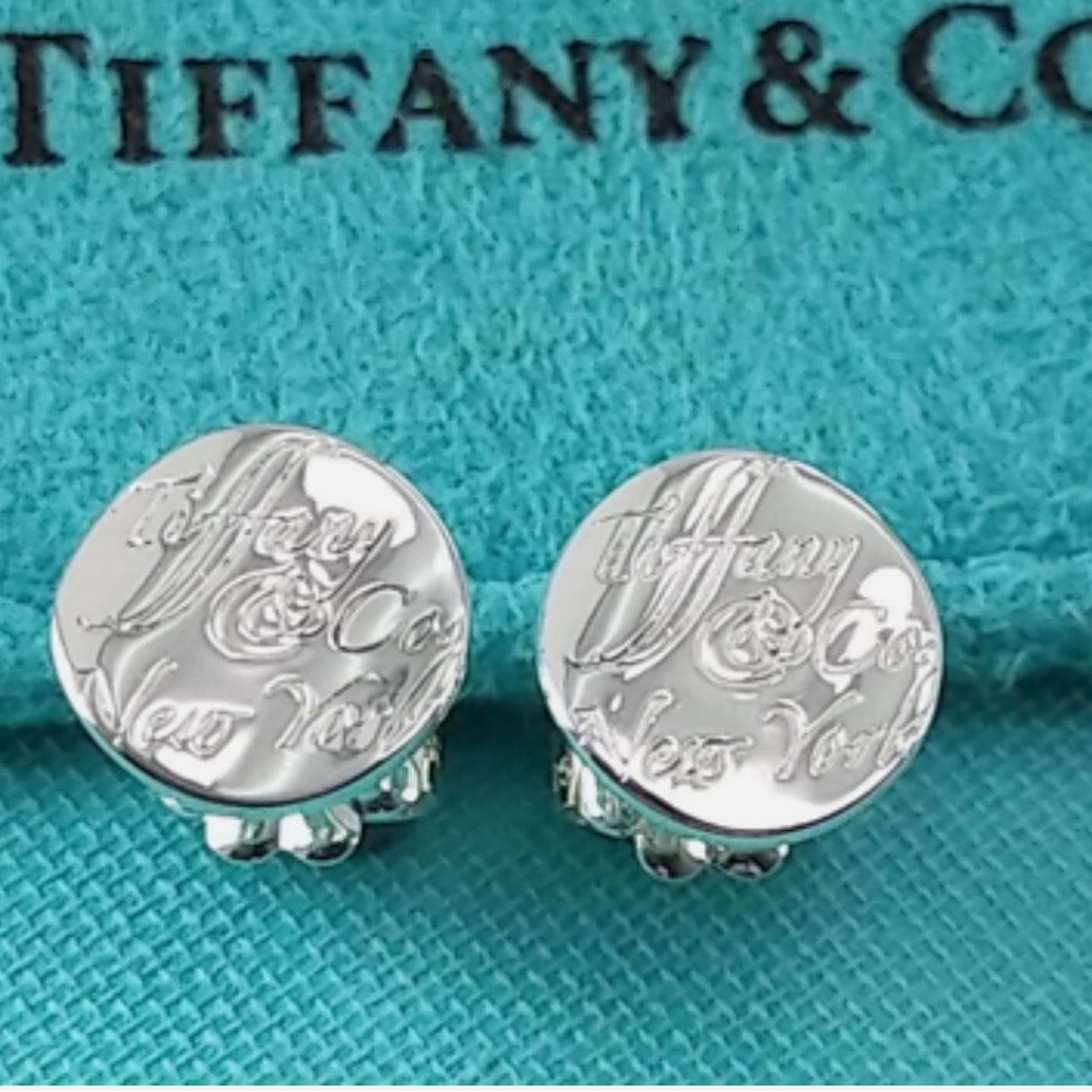 Tiffany & Co. New York Fifth Avenue Notes earrings.